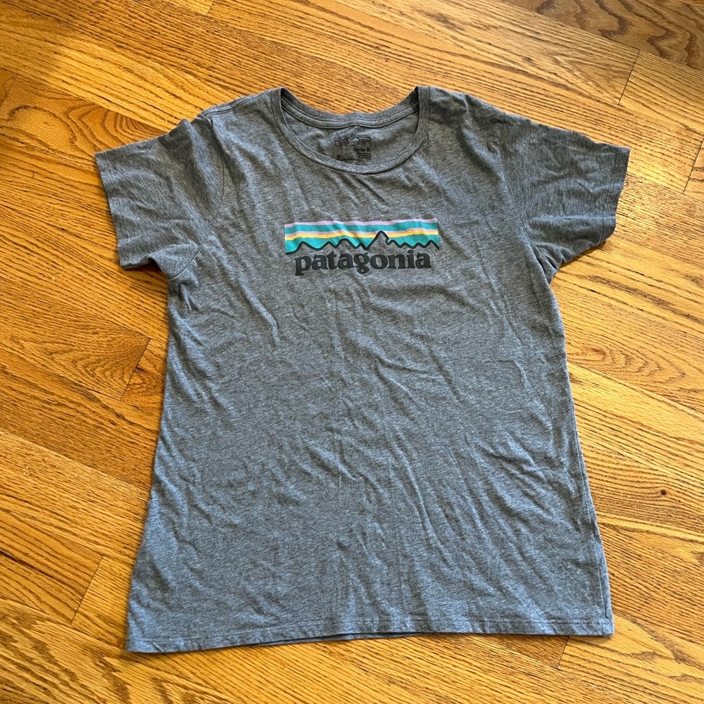 Patagonia Women’s Tee in Size Medium